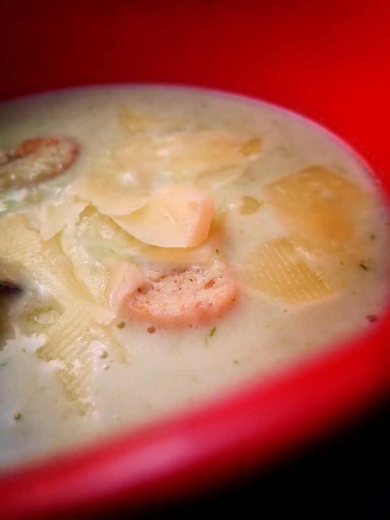 Le salers accompagne bien aussi le velouté poireau-pomme de terre à la crème et petits croûtons.