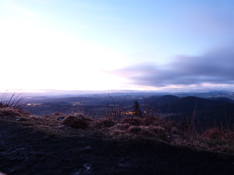 7h49 - une pause longue de 15 secondes sur l'appareil photo pour deviner le paysage...