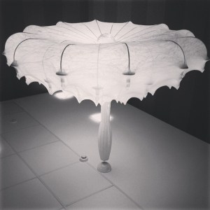 Le lustre ! (à l'envers, évidemment)