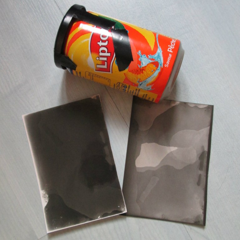 Appareil, négatif à gauche et sténopé à droite :)