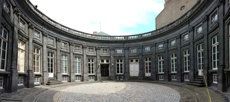 Interlude : petit panoramique à la DRAC, pour une fois que la courbure est fidèle à la réalité...