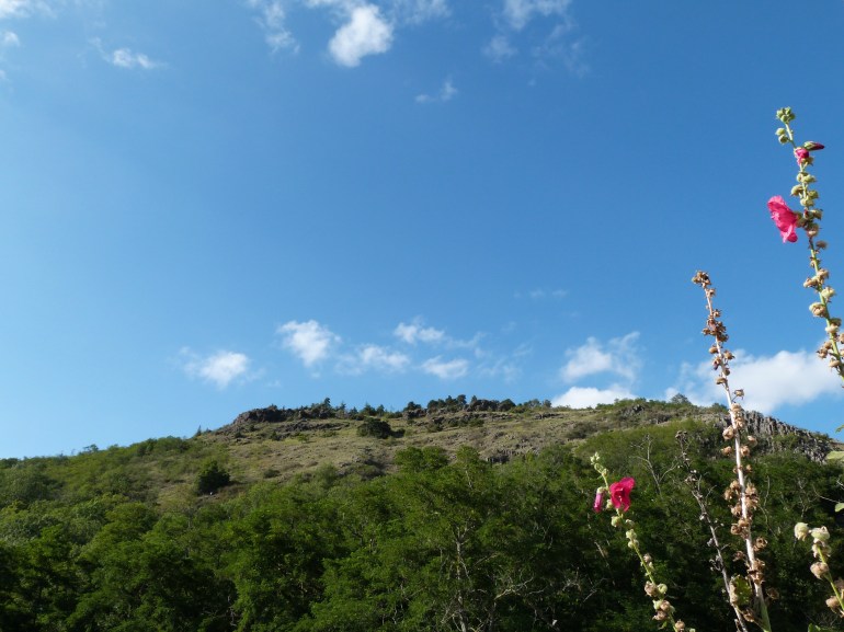 Le puy de Lavelle vu d'en bas