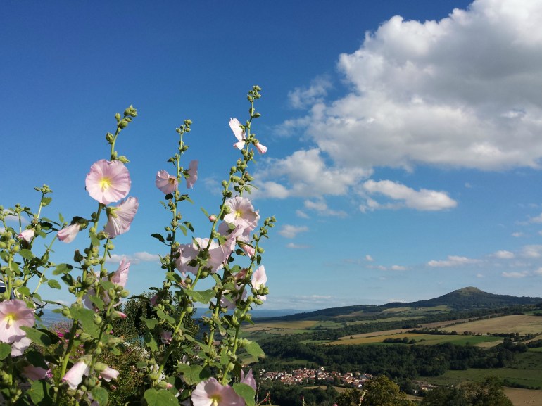 Le puy d'Ysson vu de Lavelle