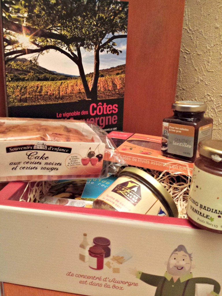 Ma box ! Avec un bouquin sur l'AOC Côtes d'Auvergne en plus...