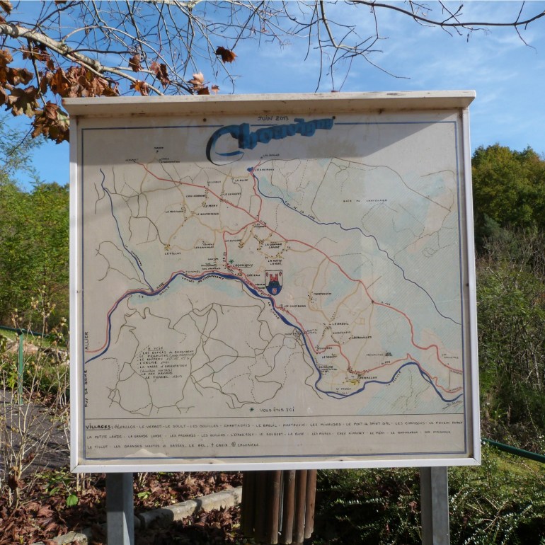 Superbe plan fait à la main, daté de 2013 et manifestement l'oeuvre d'une personne très méticuleuse... (devant la mairie)