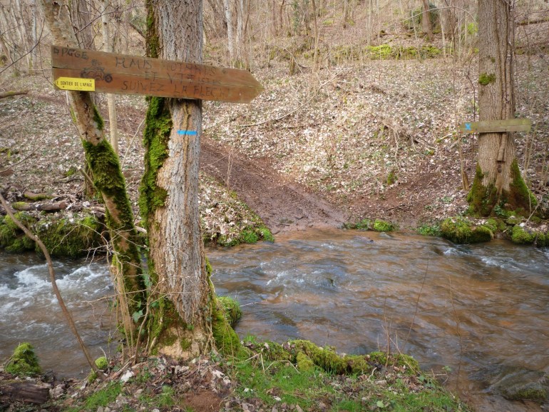Les motos et VTT, c'est par là ! Et bonne chance hein ! ;)