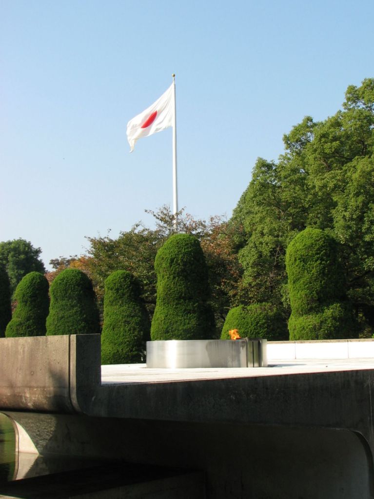 La flamme éternelle de la puissance nucléaire