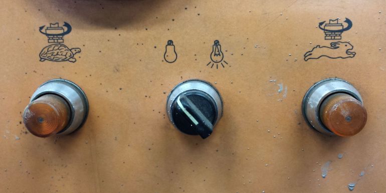 Faut voir avec quoi il bosse, Courtadon... une tortue et un lapinou ! 